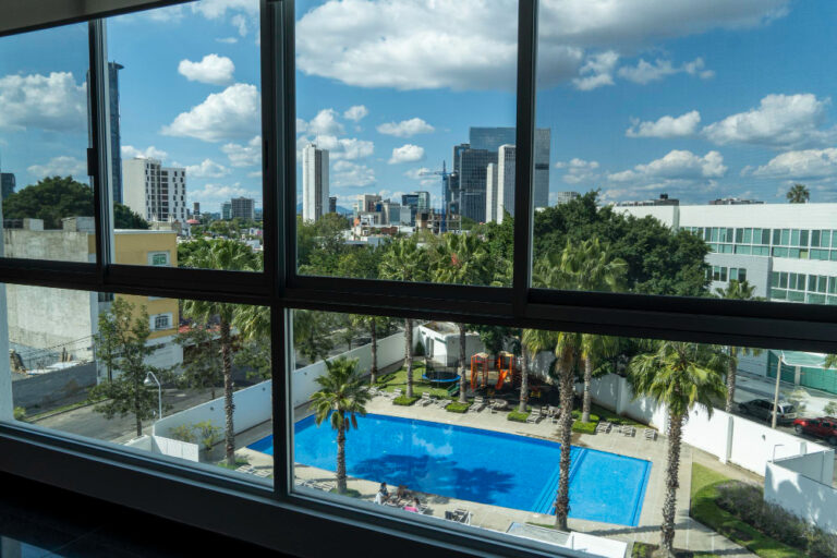 How to clean windows in Florida’s humidity